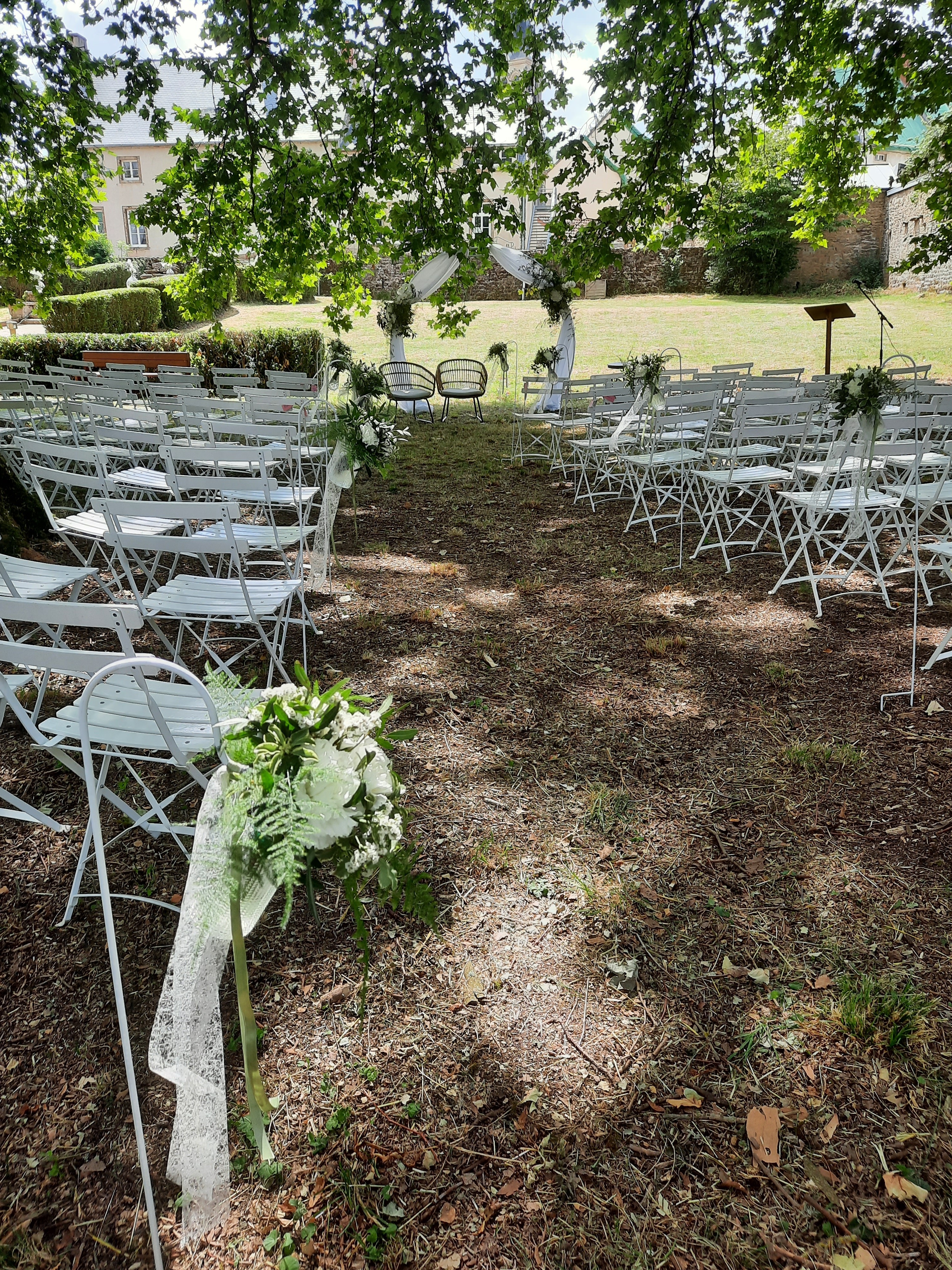 Piquet metal blanc pour ceremonie