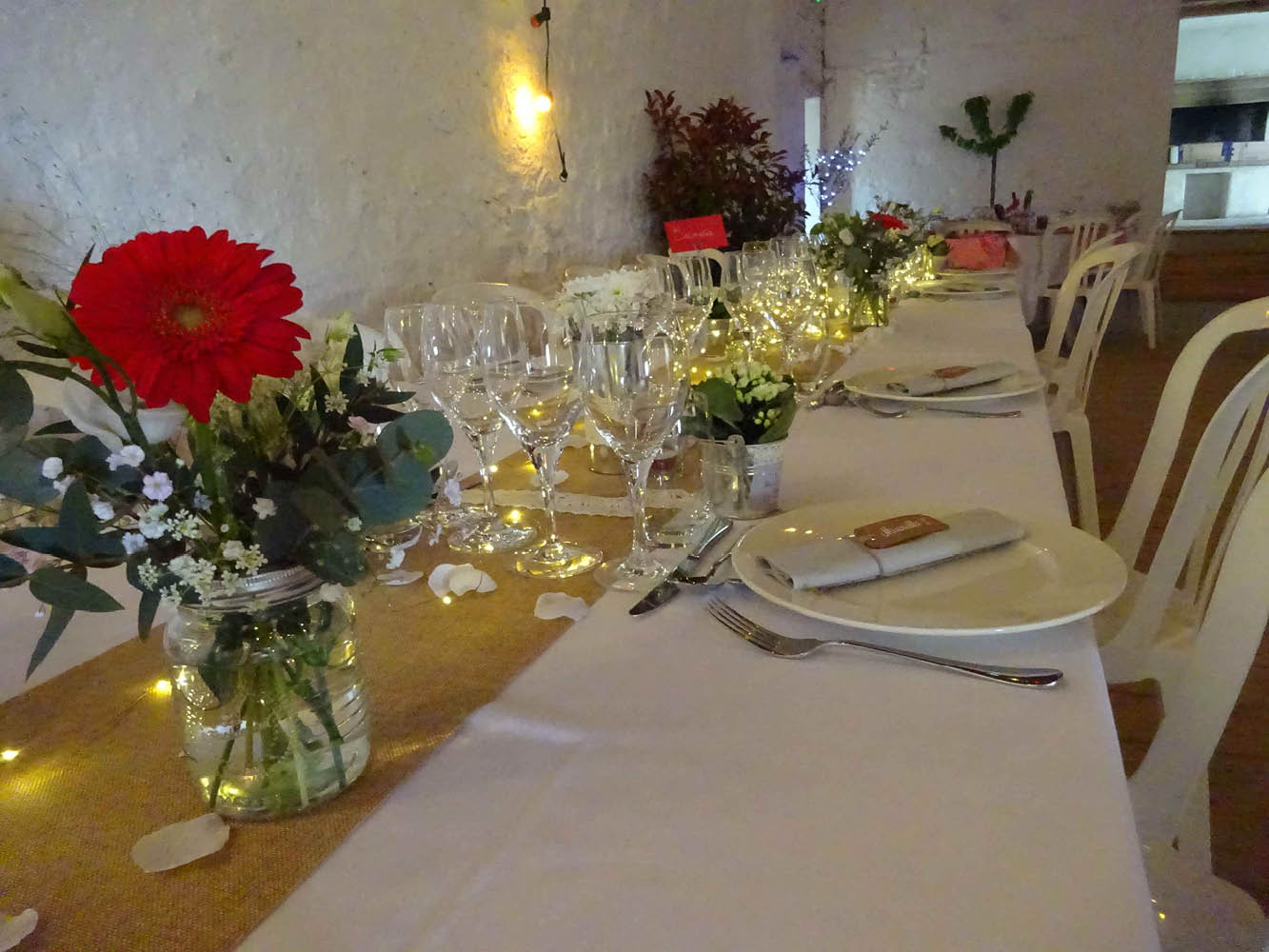 Mariage champêtre à Alligny en Morvan : table d'honneur