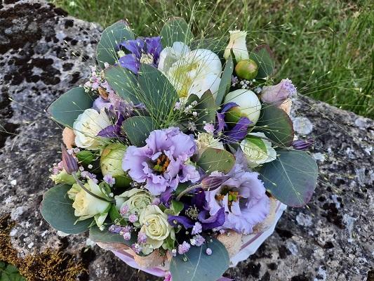 Gateau de fleurs romantique