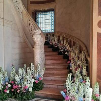 Montee d escalier mariage chateau de sainte sabine formation floresie 2022