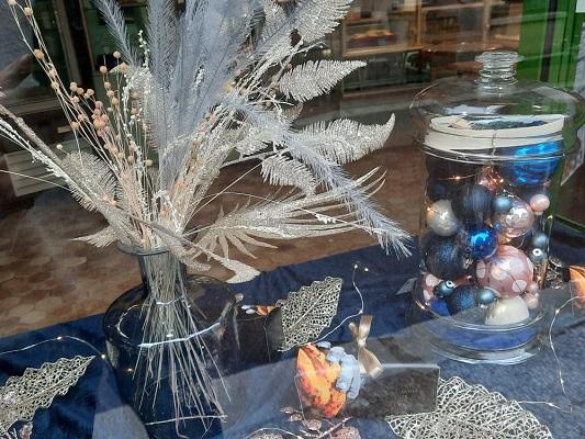 Vitrine de noel doree et bleutee 2021